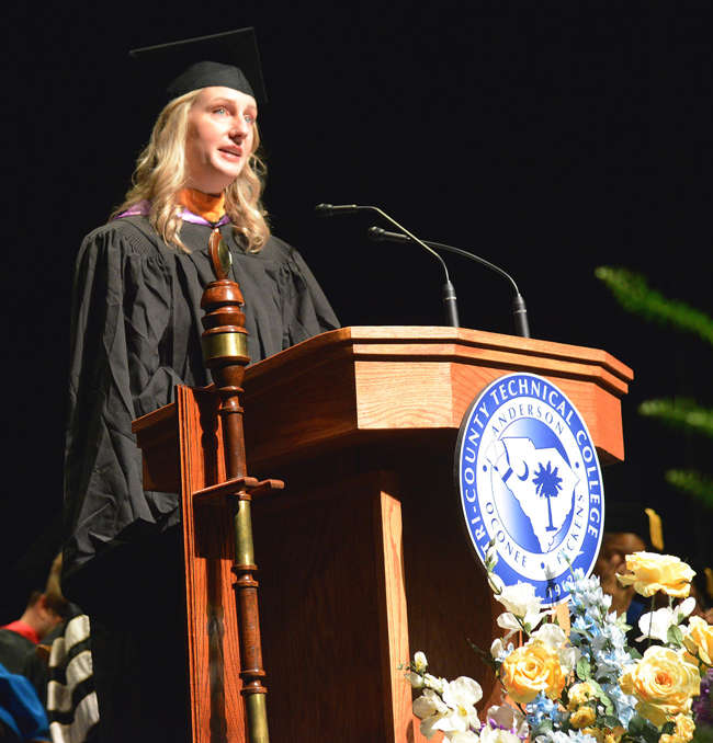 Kayla Witthoeft Delivers Graduation Address DSC 0365