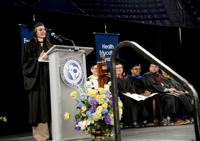 Naomi Lett Delivers Graduation Address DSC 8104